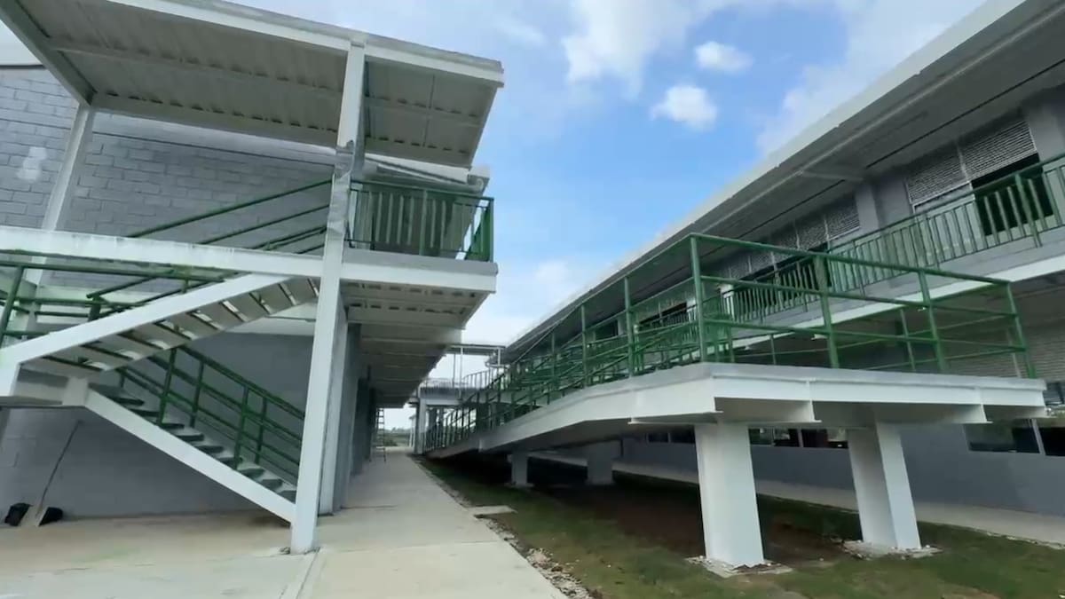 Gobernador de Bolívar inaugura megacolegio en Clemencia para 1.200 estudiantes