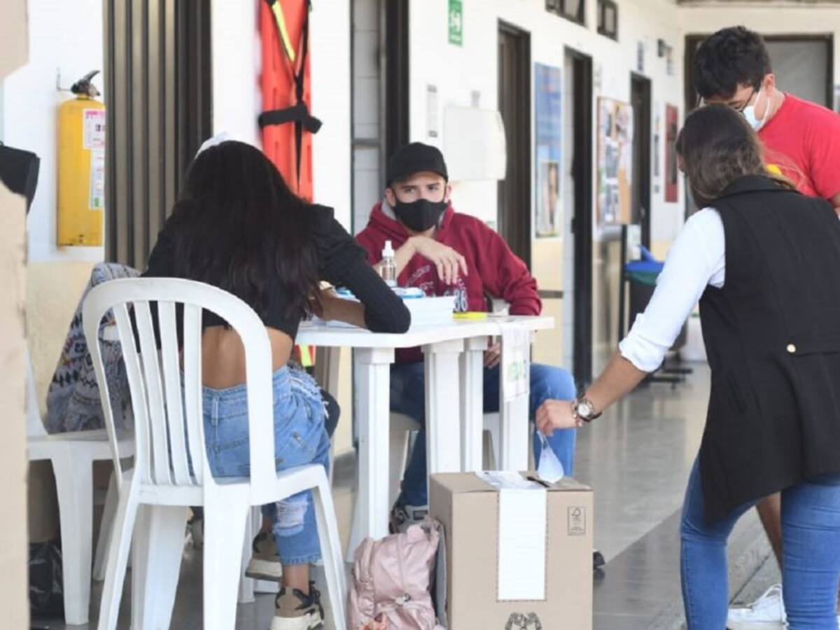 Casi 100 mil jóvenes votaron de los más de un millón y medio habilitados