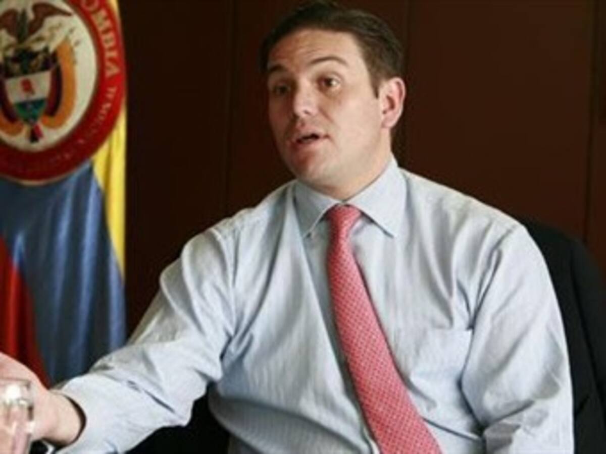 Inicia empalme de Juan Carlos Pinzón para asumir ministerio de Defensa