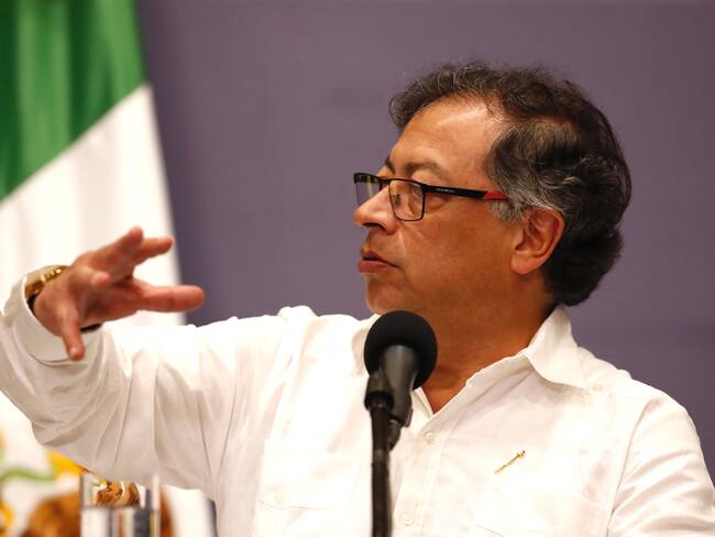 AME8072. CALI (COLOMBIA), 09/09/2023.- El presidente de Colombia, Gustavo Petro, participa en una rueda de prensa conjunta con su homólogo de México, Andrés Manuel López Obrador, hoy, durante la Conferencia Latinoamericana y del Caribe sobre Drogas, en Cali (Colombia). Colombia y México lideraron este sábado el cierre de la Conferencia Latinoamericana y del Caribe desde donde pidieron a los 15 países asistentes unificar posturas en "una sola voz" que cambie la narrativa tradicional sobre las drogas y traiga soluciones a un desafío global. EFE/ Ernesto Guzmán