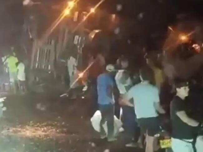 Vuelve y juega: comunidad saquea camión accidentado en Troncal del Caribe, cerca a Palermo