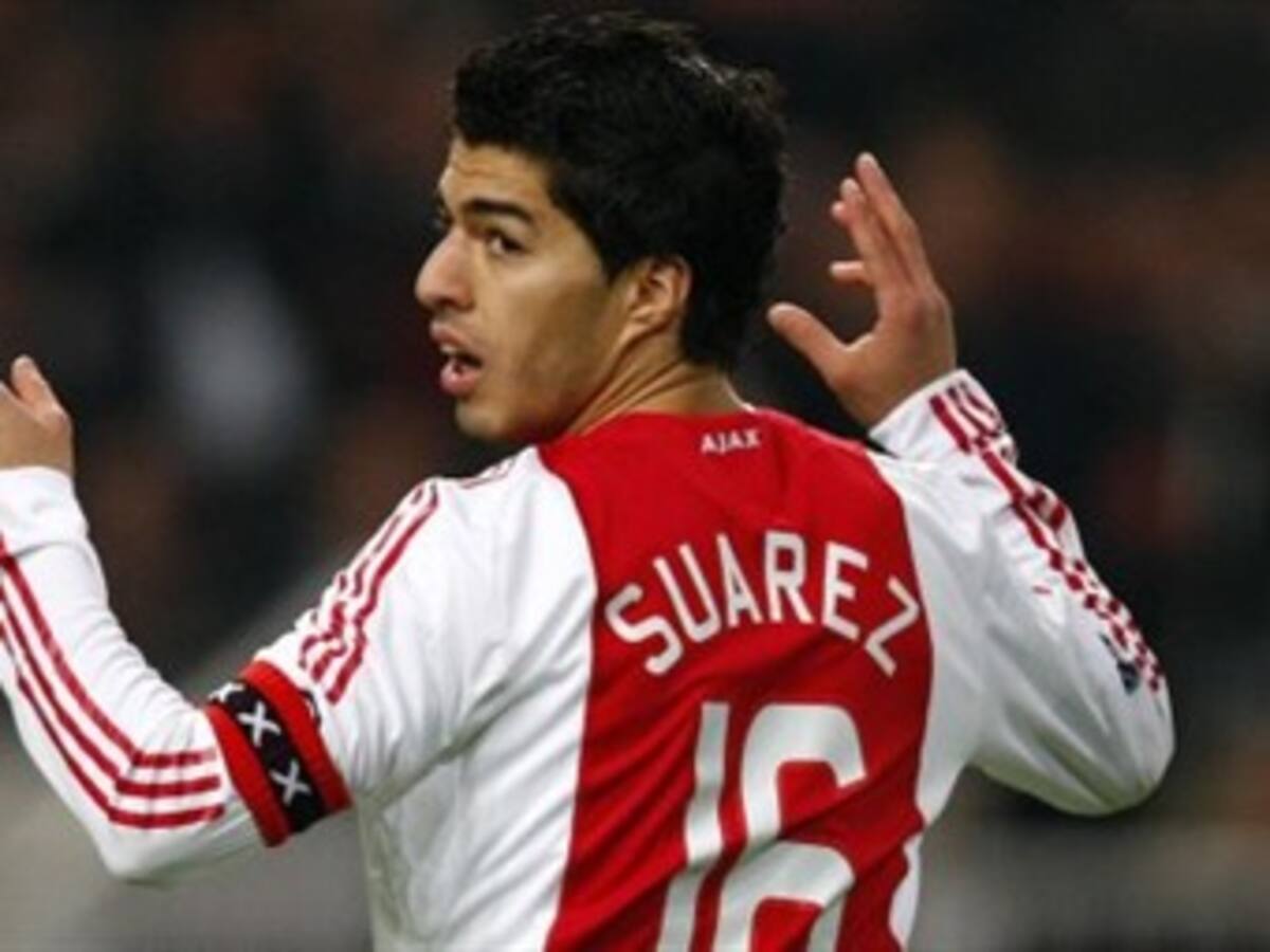 Uruguayo Luis Suárez es suspendido dos partidos por mordisco a rival