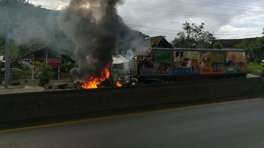 Protestas de indígenas dejan un patrullero herido en el Valle del Cauca. Foto: Erika Rebolledo (W Radio)