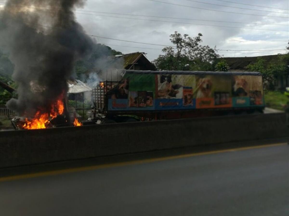 Protestas de indígenas dejan un patrullero herido en el Valle del Cauca