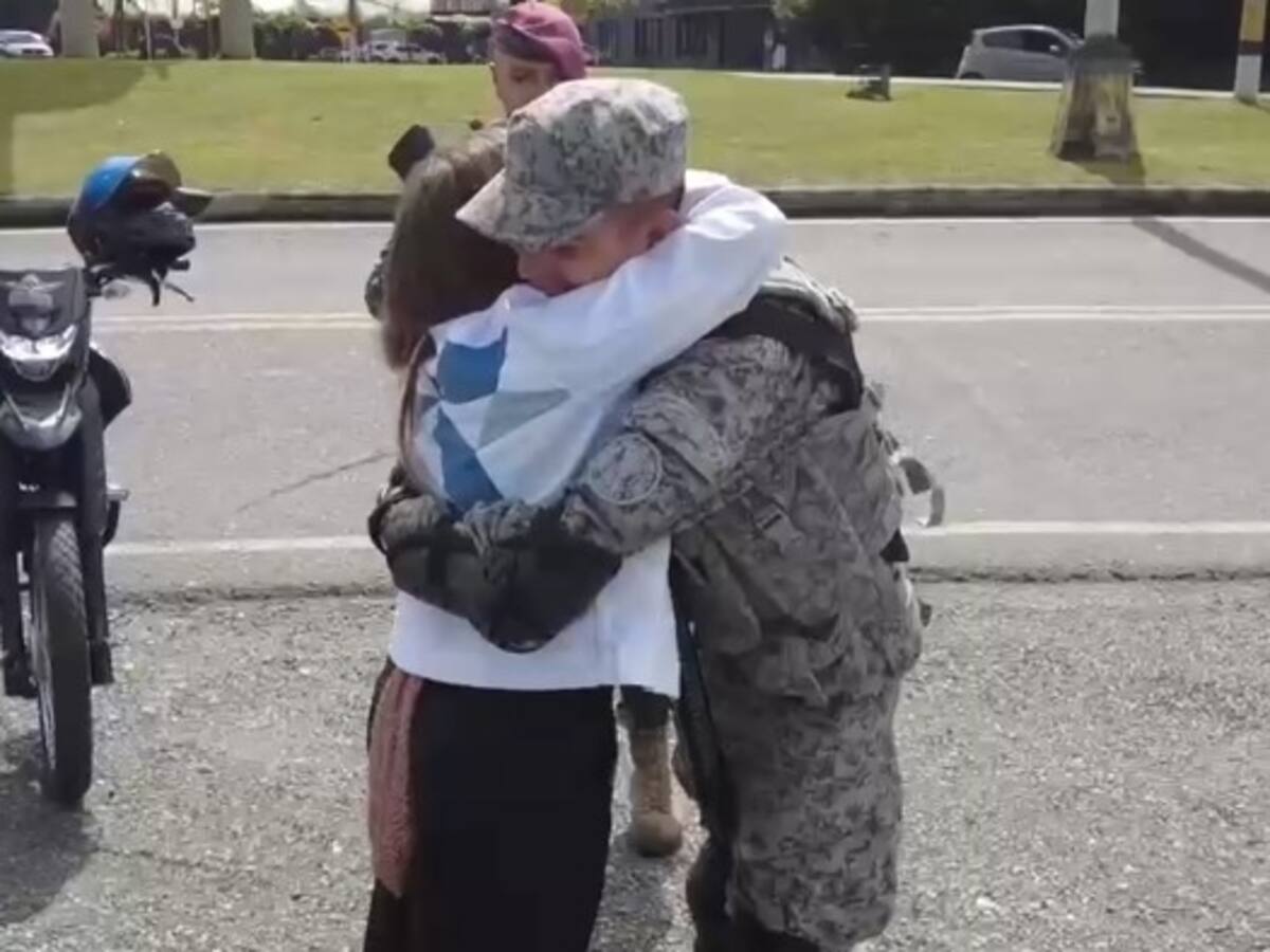 ¡Sorpresa navideña! Tres familias de soldados los visitaron de manera imprevista en Rionegro