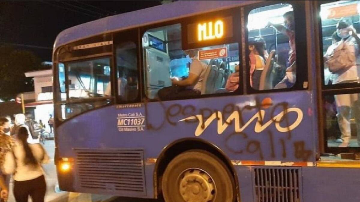 Tres buses y una estación del Mio vandalizados durante la protesta