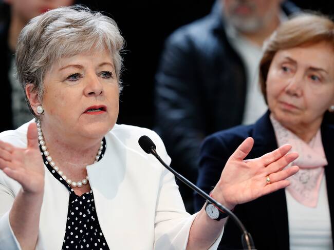 MEX3700. CIUDAD DE MÉXICO (MÉXICO), 07/04/2024.- La canciller mexicana Alicia Bárcena, habla durante una conferencia de prensa este domingo en el Aeropuerto Internacional de la Ciudad de México (México). México acudirá el lunes a la Corte Internacional de Justicia para denunciar la responsabilidad de Ecuador por violaciones al Derecho Internacional, luego del asalto en la Embajada mexicana en Quito el viernes 5 de abril. EFE/Mario Guzmán