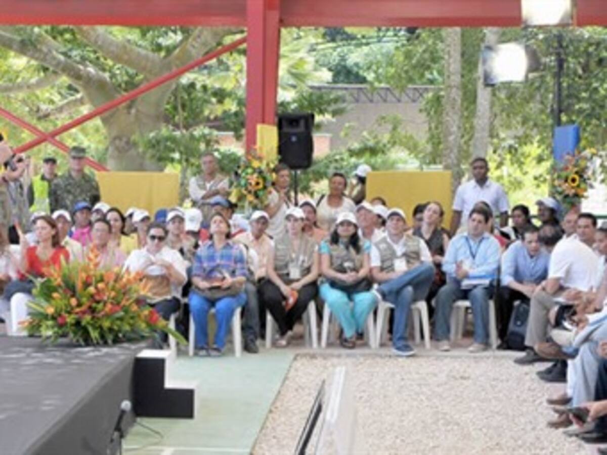 "La paz se hace entre los que están peleando, entre enemigos": Santos