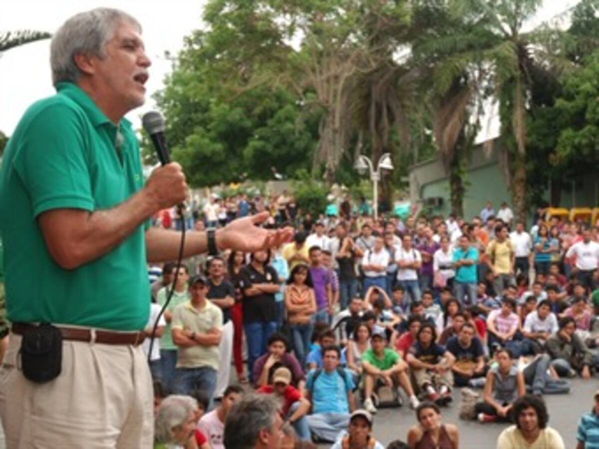 Enrique Peñalosa llama a votar por Mockus