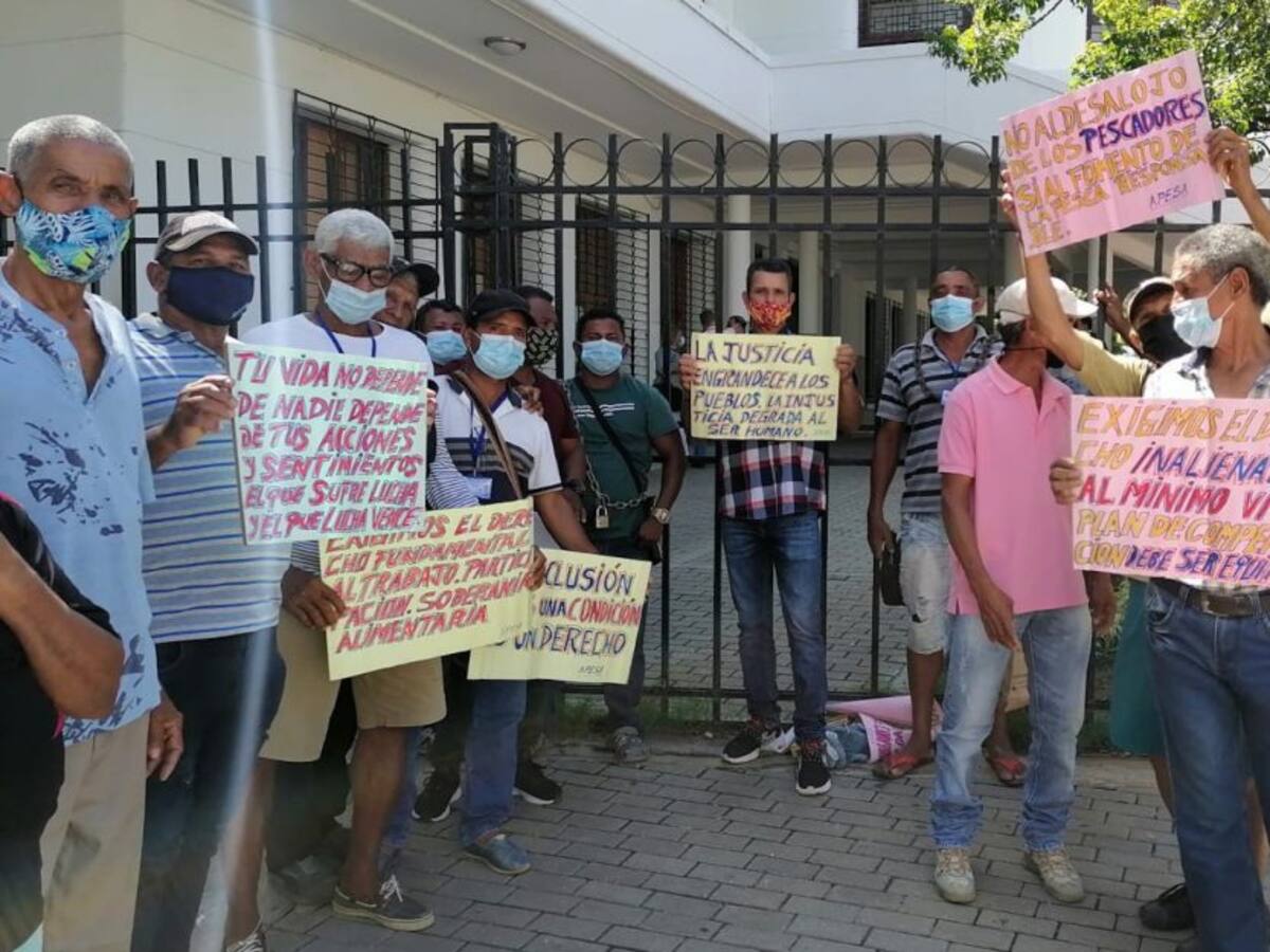 Pescadores del Tayrona en huelga de hambre en la Gobernación del Magdalena