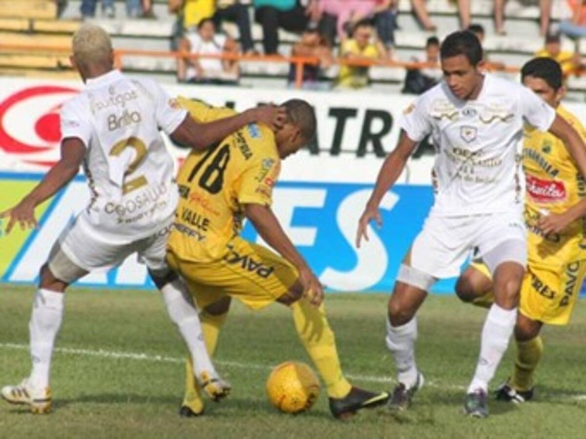 San José de Oruro goleó 4-0 al Huila y lo eliminó de la Copa Suramericana