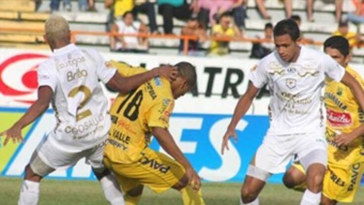 San José de Oruro goleó 4-0 al Huila y lo eliminó de la Copa Suramericana