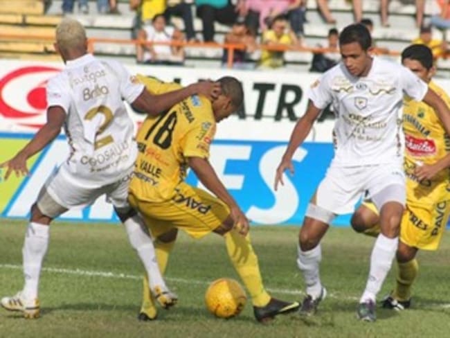 San José de Oruro goleó 4-0 al Huila y lo eliminó de la Copa Suramericana