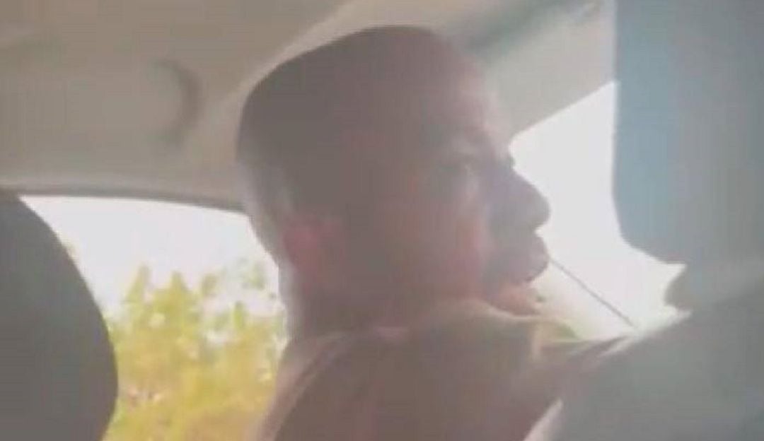 La discusión se habría dado porque el conductor no tenía vuelto para un billete de 50 mil pesos