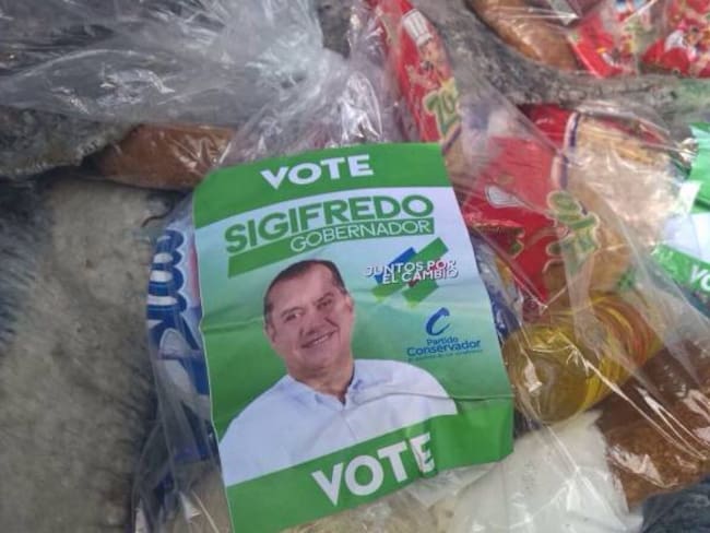 Denuncian campaña en Risaralda que cambia mercados por votos