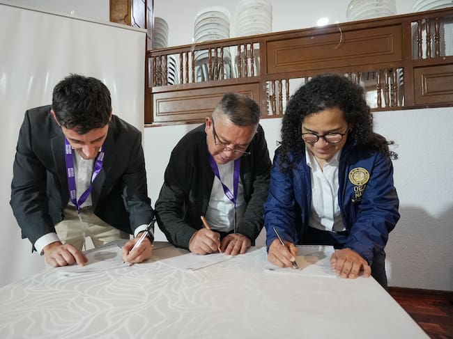 Mesa de diálogo con Comuneros del Sur . Foto: cortesía