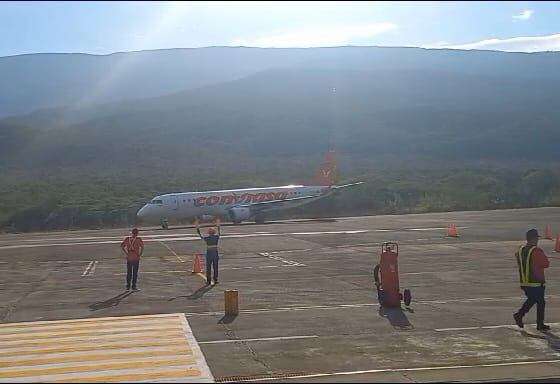 Primer vuelo comercial en el aeropuerto de San Antonio después de 11 años.