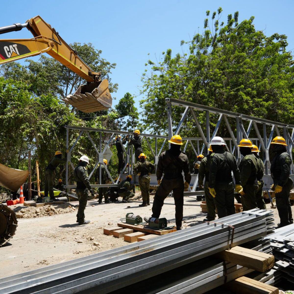 Avanzan las obras de construcción de puente militar en Mendihuaca que comunica a Magdalena y Guajira