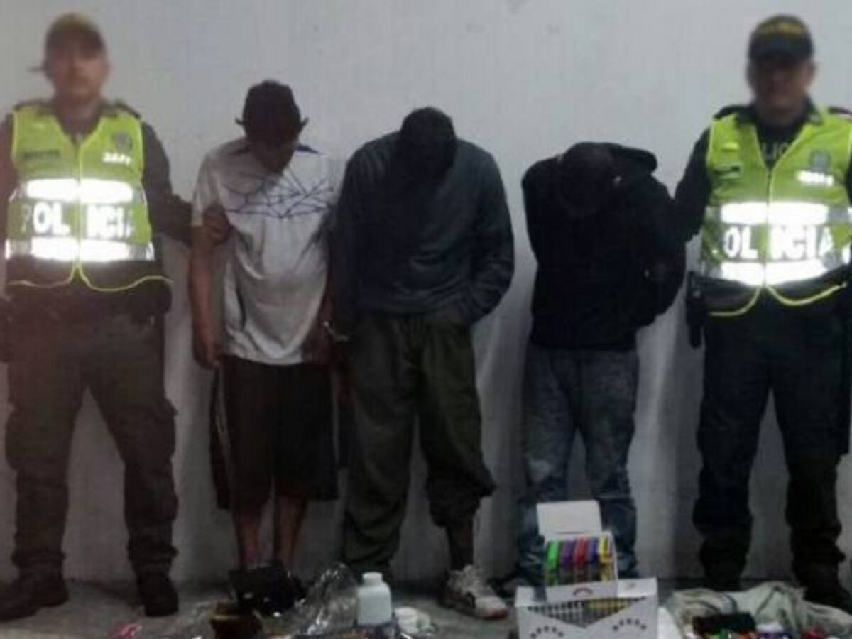 Capturados en flagrancia cuando hurtaban un establecimiento comercial