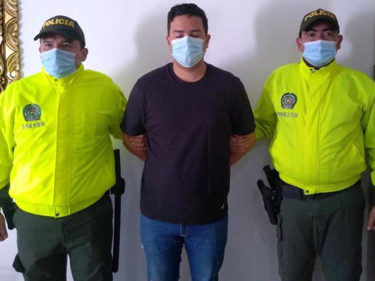 Cárcel para cantante de vallenato por multimillonario robo informático