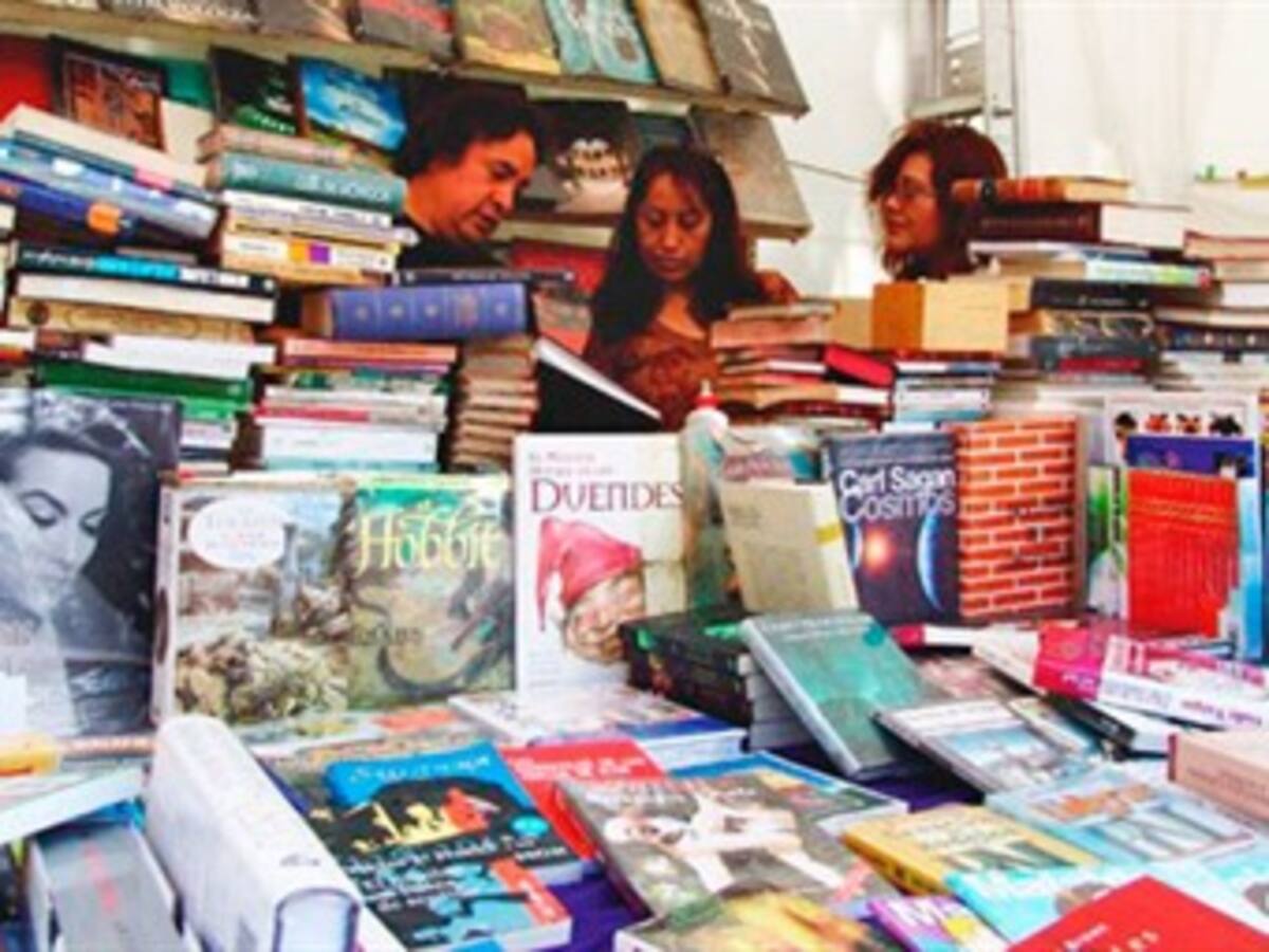 Alcalde peruano reveló que ni lee ni escribe al inaugurar una feria del libro
