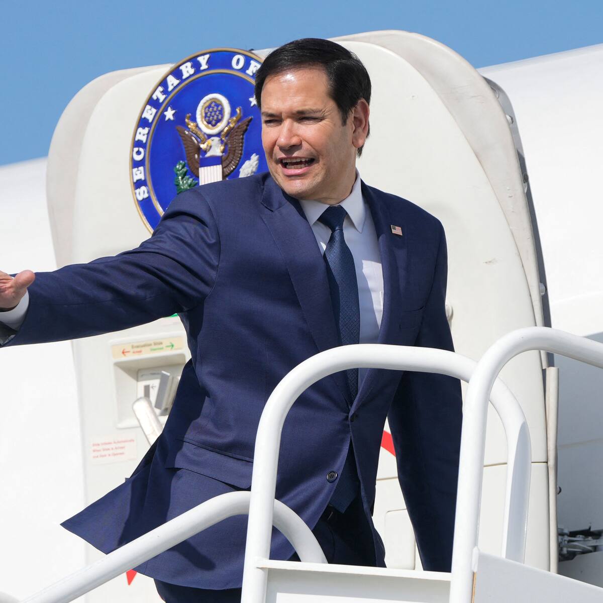 Departamento de Estado de EE.UU. ordena a las embajadas planificar reducciones de personal