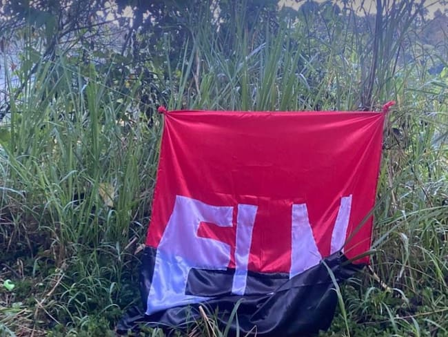 Bandera del ELN en Andes. Foto: Conexión Sur.