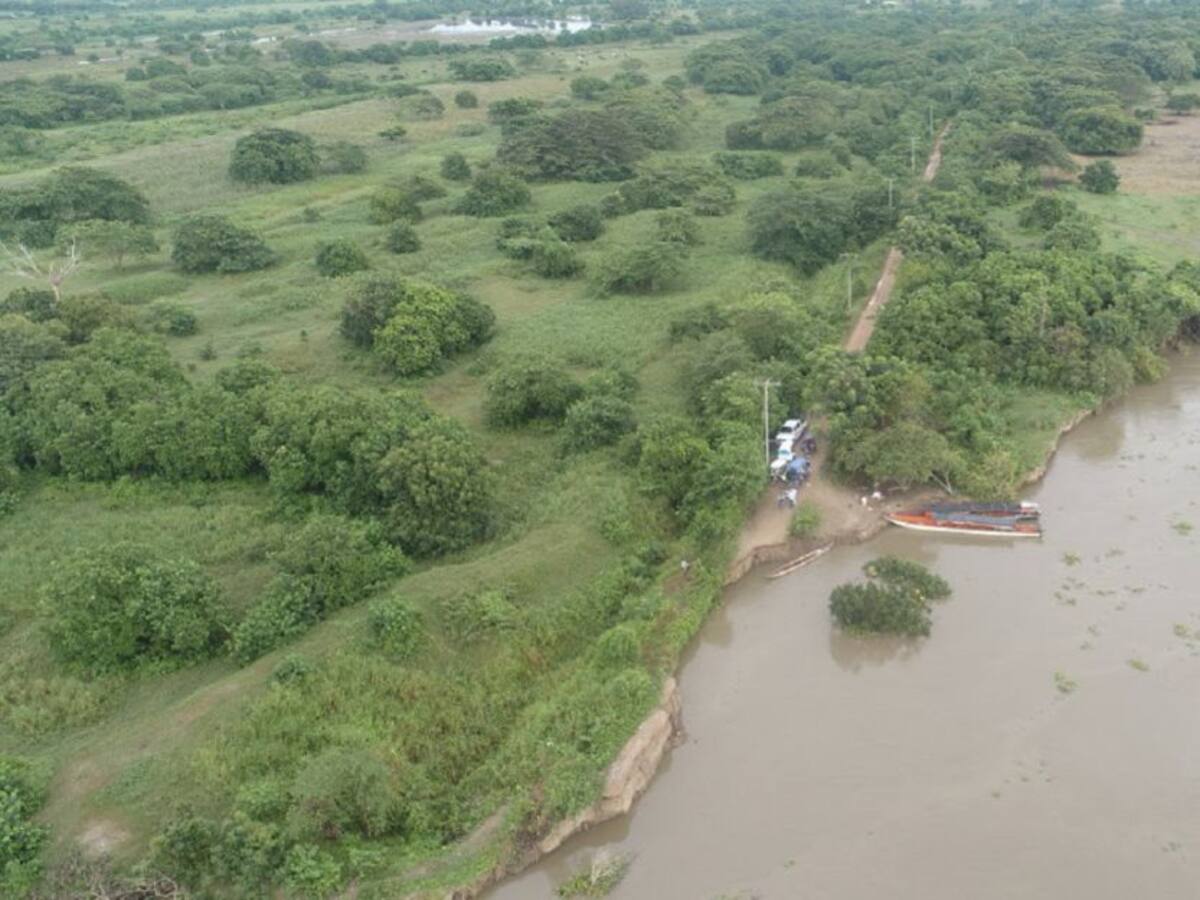 Rio Magdalena amenaza barrera de contención en el sur del Atlántico
