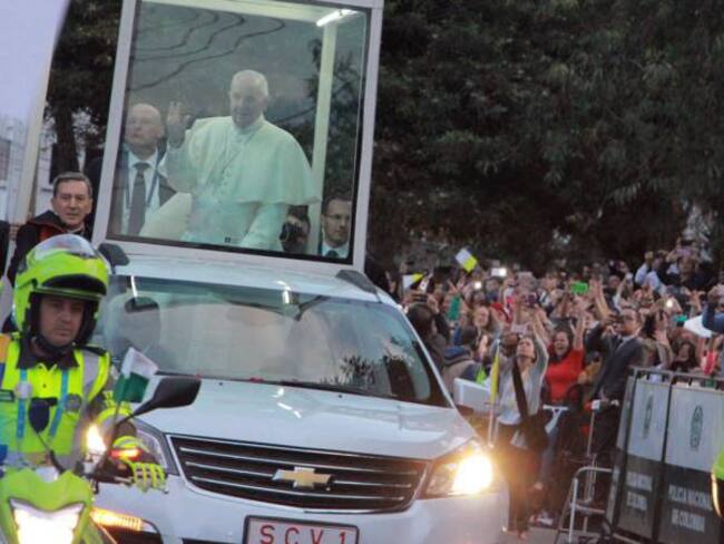 Diarios del mundo ponen los ojos en la llegada del papa Francisco a Colombia