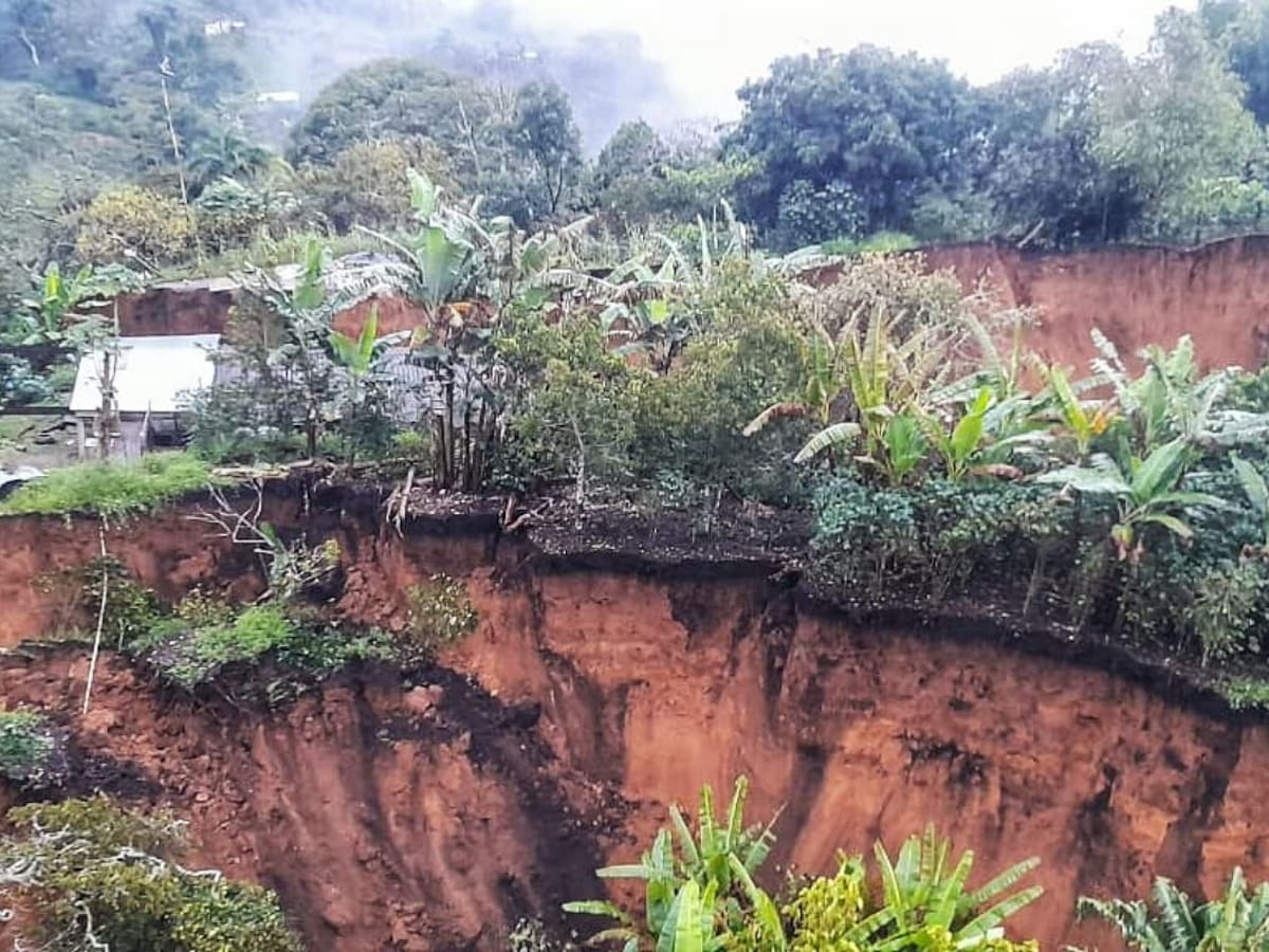 VIDEO: atrapados por derrumbe en Rosas, Cauca, fueron evacuados en helicóptero