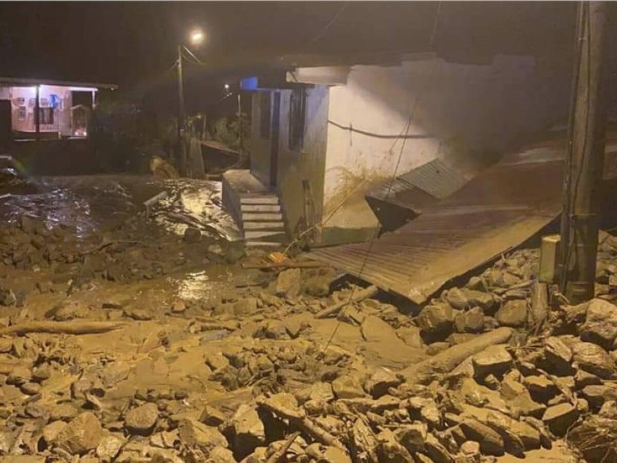 Tres personas desaparecidas tras avenida torrencial en Briceño