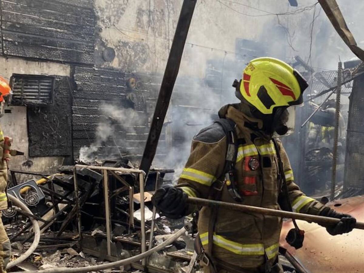 Tres locales del centro de Medellín fueron consumidos por un incendio