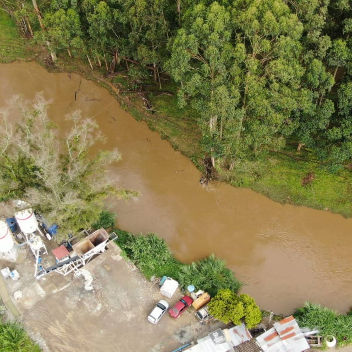 Bomberos encontraron uno de los dos cuerpos que estaban desaparecidos en Rionegro