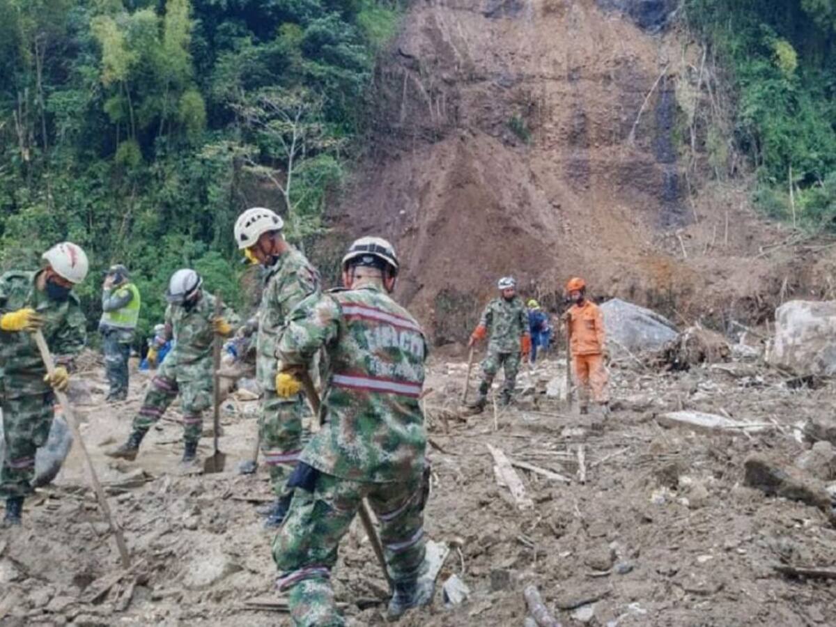 Hombres de la Octava Brigada del Ejército apoyan emergencia en Pereira