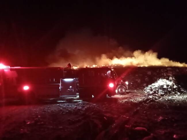 El incendio se reporta en el relleno sanitario de La Miel