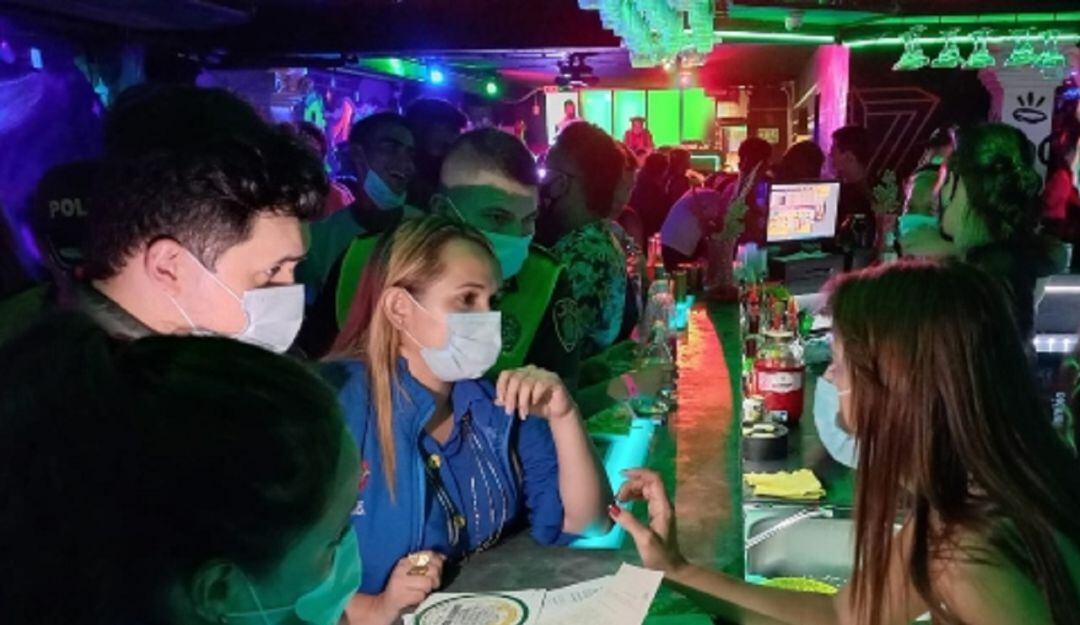 Se amplia horario de atención en establecimientos comerciales 