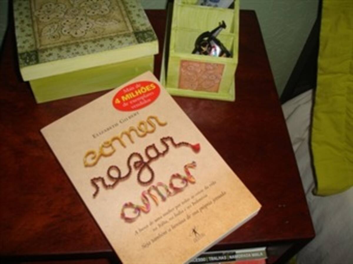 'Comer, rezar, amar' se mantiene entre los libros más vendidos de esta semana