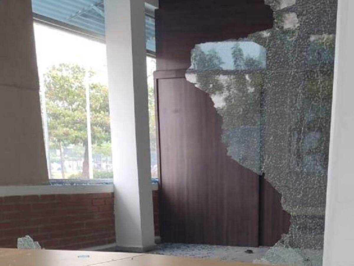 Vandalizan sede de Alcaldía en el suroriente de Barranquilla
