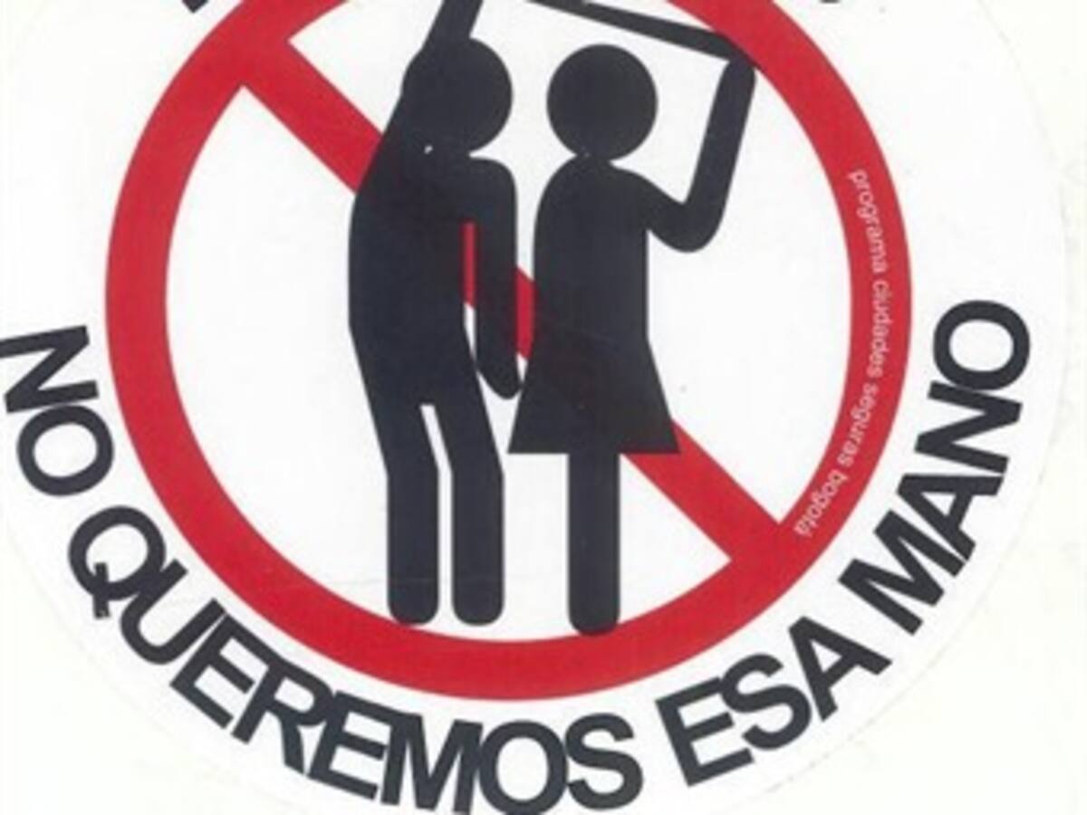 Se lanza campaña por el respeto a las mujeres en Transmilenio
