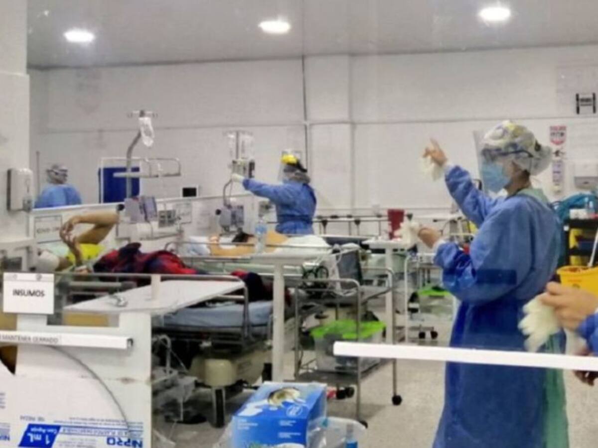 Guardan minuto de silencio por víctimas de COVID 19