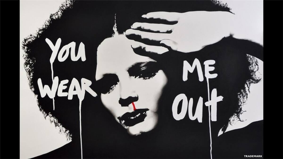 TradeMark conoció a Boy George en el club Blitz a fines de 1970, antes de que el cantante alcanzara fama mundial con la banda Culture Club. El artista ahora crea pinturas que juegan con fotografías reales e iconos populares. Esta obra titulada "Antisocial" se basa en una foto de sí mismo (centro) con la estrella del travestismo pop de los 80, Marilyn (derecha).