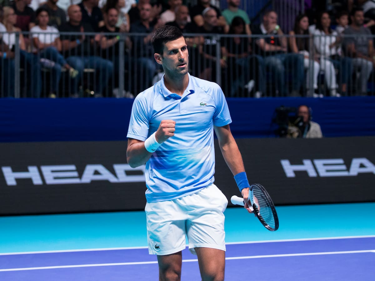 Djokovic vence a Medvedev por retiro y se mide a Tsitsipas por el título de Astana