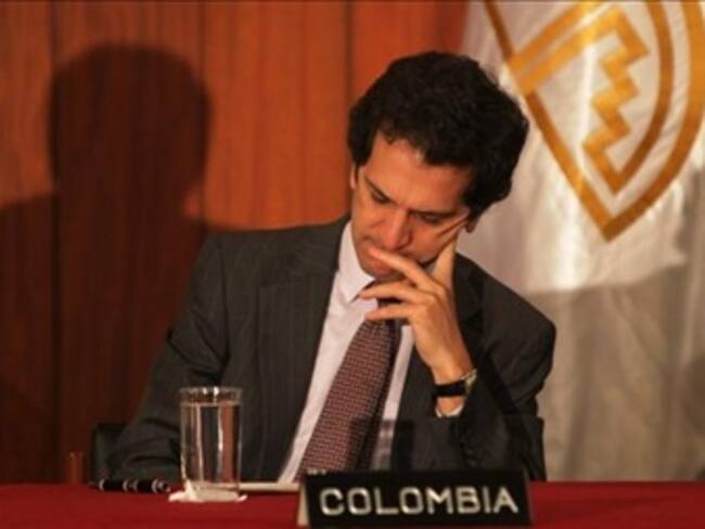 Canciller Jaime Bermúdez sostiene que tiene que ser firme la lucha contra el terrorismo