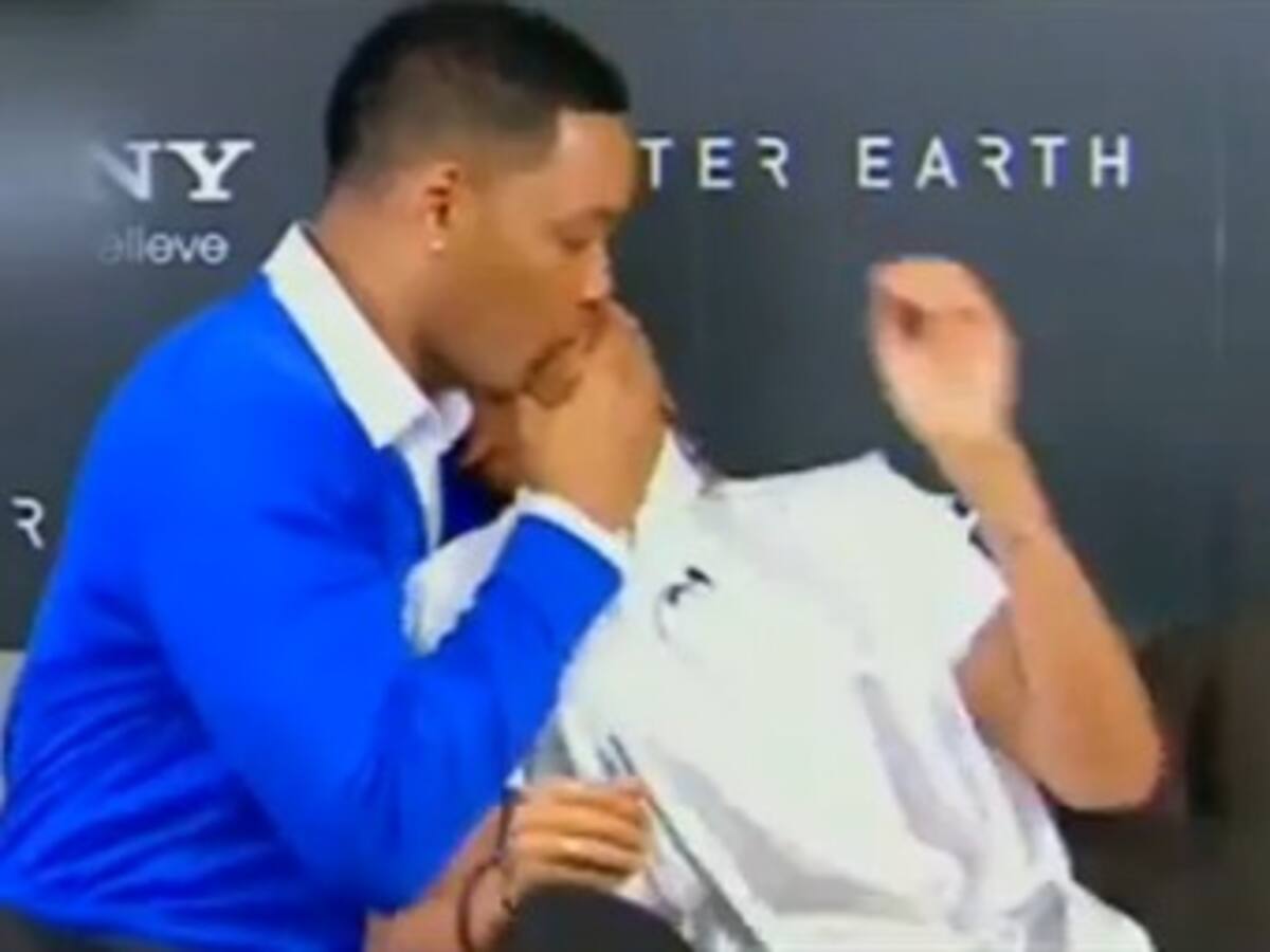 Video del día: Will Smith le da un beso en la boca a su hijo durante una entrevista