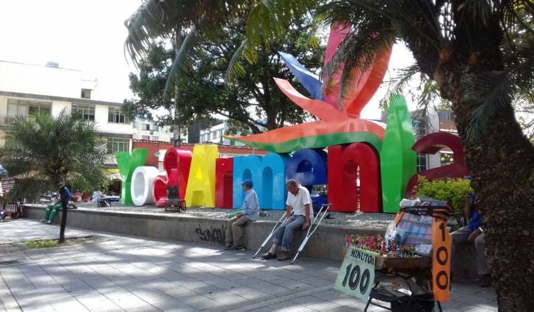 Letrero Yo Amo Armenia en el parque Sucre de la capital del Quindío