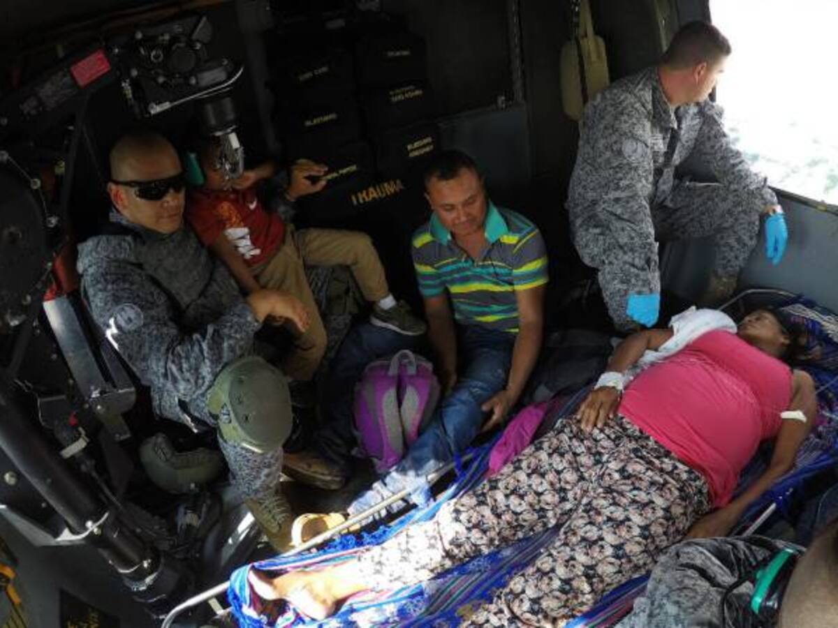 Fuerza Aérea Colombiana rescata indígena embarazada en el Cauca
