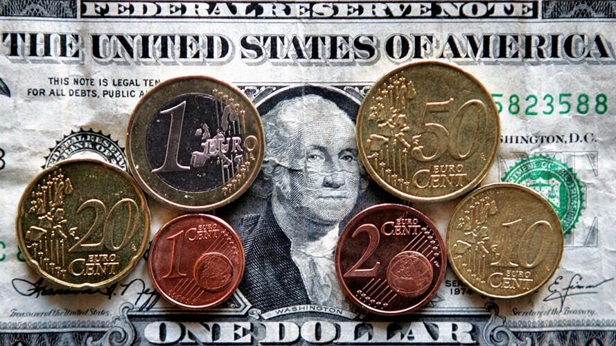 Dólar . Foto: Associated Press - AP