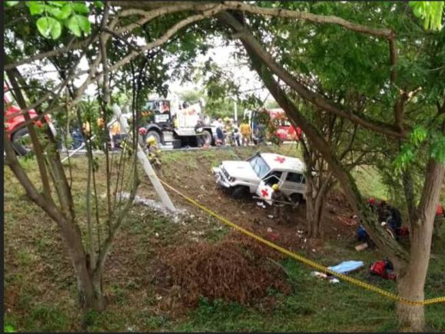 Un muerto y cinco heridos deja accidente de vehículo de Cruz Roja Cali