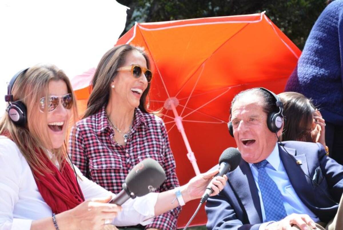 Diana Montoya, Hugo Patiño y Pilar Castaño compartiendo un momento agradable