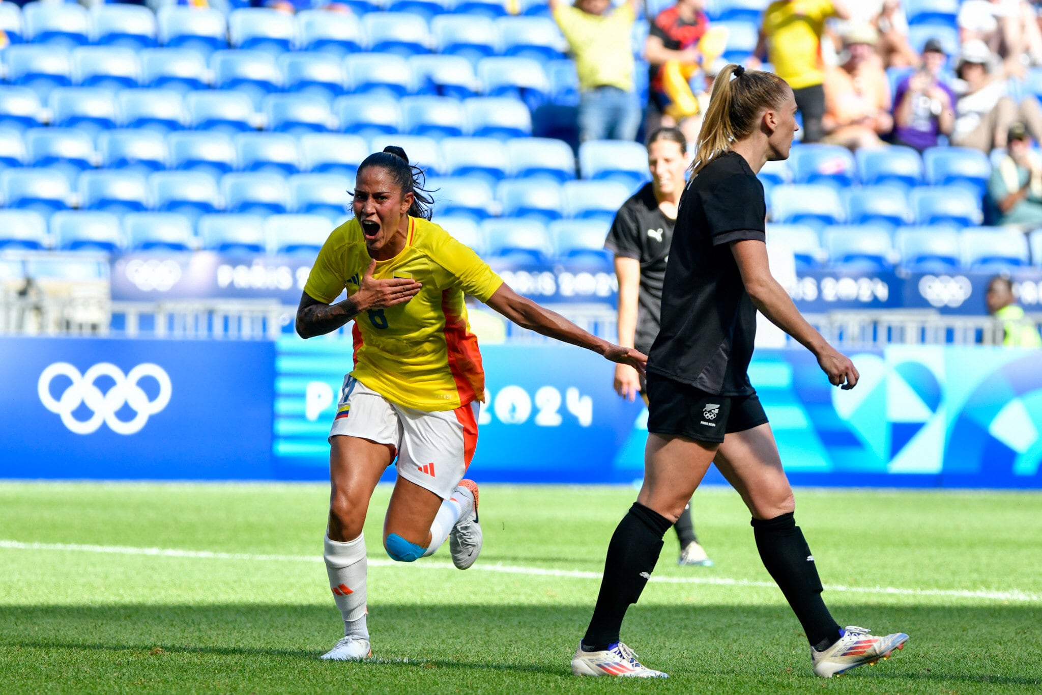 Marcela Restrepo festeja su gol ante Nueva Zelanda / Comité Olímpico Colombiano